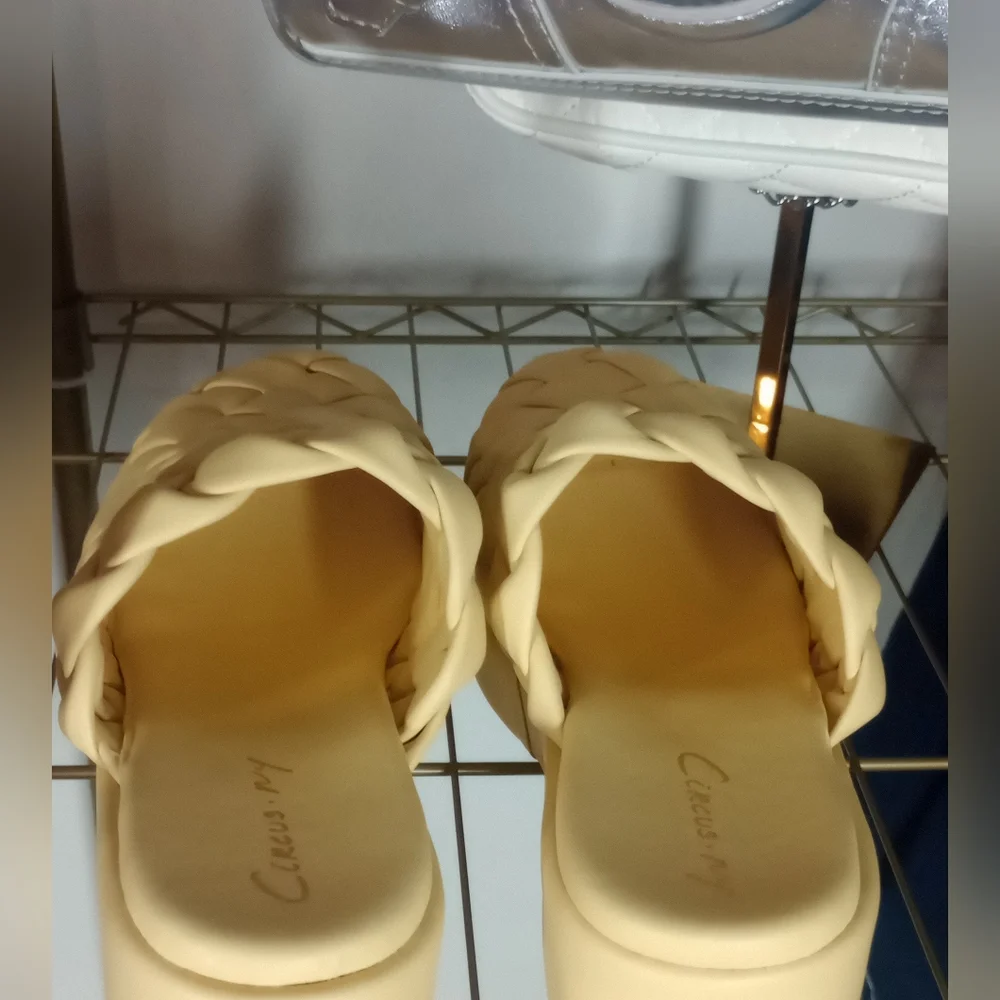 Shoes. Circus by Sam Edelman. Size: 9. Color: Butter Yellow. NWT. - Picture 5 of 7